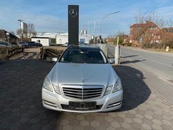 Silber Gebraucht 2010 Mercedes E250 Elegance Limousine | 10.900 € (Teuer)