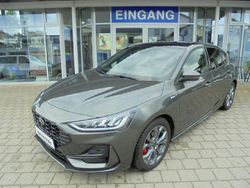 Grau Gebraucht 2023 Ford Focus ST-Line X Limousine | 25.890 € (Fairer Preis)