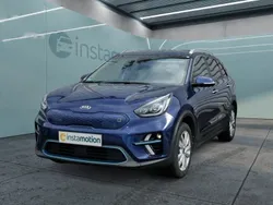 Blau Gebraucht 2022 Kia e-Niro Spirit SUV | 24.350 € (Fairer Preis)