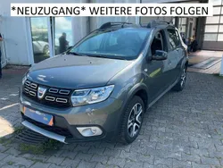 Grau Gebraucht 2018 Dacia Sandero Celebration Kleinwagen | 11.750 € (Fairer Preis)