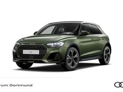 Distriktgrün metallic mytho... Neu 2025 Audi A1 Sport Kleinwagen | 35.430 € (Teuer)