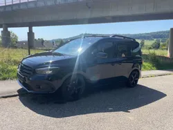 Schwarz Gebraucht 2022 Mercedes 180 Edition Limousine | 24.900 € (Guter Preis)