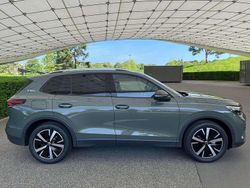 Grün Gebraucht 2024 VW Tiguan Goal SUV | 35.900 €