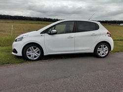 Weiß Gebraucht 2016 Peugeot 208 Active Kleinwagen | 8.799 € (Fairer Preis)