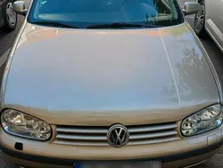 Gold Gebraucht 2002 VW Golf IV Limousine | 1.850 €