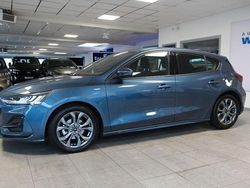 Blau Gebraucht 2025 Ford Focus ST-Line Limousine | 23.250 € (Guter Preis)
