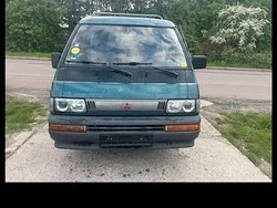 Grün Gebraucht 1996 Mitsubishi L Top Van / Kleinbus | 2.899 €
