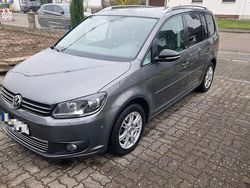Grau Gebraucht 2011 VW Touran Style Van / Kleinbus | 9.450 € (Fairer Preis)