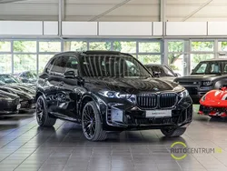 Black sapphire metallic Gebraucht 2025 BMW X5 M Sport SUV | 99.990 € (Fairer Preis)