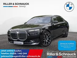 Schwarz Gebraucht 2024 BMW 750e Sport Line Limousine | 109.950 € (Guter Preis)