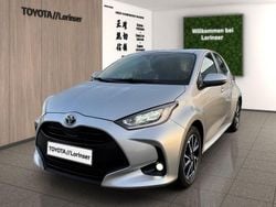 Silber Gebraucht 2022 Toyota Yaris Hybrid Team Limousine | 18.490 € (Guter Preis)