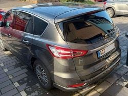 Grau Gebraucht 2018 Ford S-MAX Titanium Van / Kleinbus | 23.400 € (Etwas zu teuer)