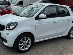 Weiß Gebraucht 2018 Smart ForFour Passion Limousine | 8.990 € (Etwas zu teuer)