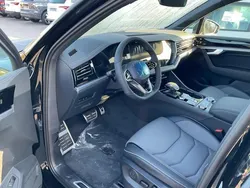 Andere Gebraucht 2024 VW Touareg R-line SUV | 75.495 € (Etwas zu teuer)