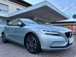 Silber Gebraucht 2018 Volvo V40 Kombi | 14.690 € (Fairer Preis)