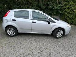 Silber Gebraucht 2013 Fiat Punto Kleinwagen | 2.990 €