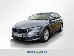 Graphitegrau met. Gebraucht 2024 Skoda Octavia Selection Limousine | 29.690 € (Fairer Preis)