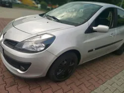 Grau Gebraucht 2006 Renault Clio III Limousine | 2.499 € (Fairer Preis)