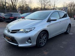 Silber Gebraucht 2015 Toyota Auris Hybrid Limousine | 12.990 € (Fairer Preis)