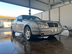 Silber Gebraucht 1998 Mercedes E280 Elegance Limousine | 5.900 € (Etwas zu teuer)