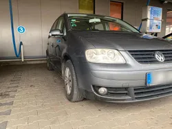 Grau Gebraucht 2005 VW Touran Van / Kleinbus | 1.600 € (Fairer Preis)