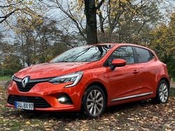 Orange Gebraucht 2020 Renault Clio V Experience Limousine | 10.600 € (Guter Preis)