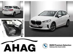 Alpinweiß Gebraucht 2024 BMW 218 Active Tourer Luxury Line Van / Kleinbus | 29.440 € (Guter Preis)
