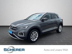 Indiumgrau metallic (metallic) Gebraucht 2024 VW T-Roc Style SUV | 26.900 € (Guter Preis)
