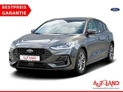 Grau Gebraucht 2023 Ford Focus ST-Line Limousine | 25.990 € (Fairer Preis)