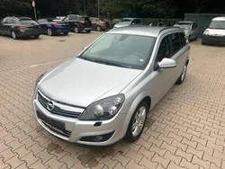 Grau Gebraucht 2010 Opel Astra Innovation Kombi | 2.750 € (Guter Preis)