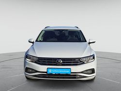 Gletscherweiss metallic Gebraucht 2023 VW Passat Business Kombi | 25.880 € (Guter Preis)