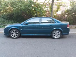 Grün Gebraucht 2007 Opel Vectra Limousine | 4.200 € (Etwas zu teuer)