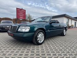Grün Gebraucht 1996 Mercedes E200 Edition Cabrio | 23.990 €