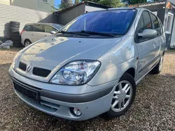 Grau Gebraucht 2002 Renault Scénic Expression Van / Kleinbus | 1.990 € (Teuer)