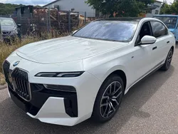 Weiß (mineralweiss metallic) Gebraucht 2024 BMW 740 M Sport Limousine | 93.900 € (Fairer Preis)