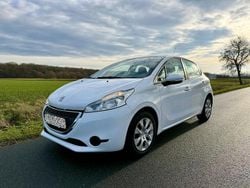 Weiß Gebraucht 2014 Peugeot 208 Kleinwagen | 4.500 € (Guter Preis)