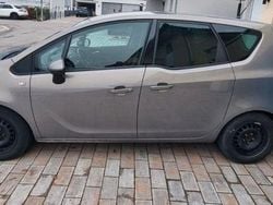 Beige Gebraucht 2011 Opel Meriva Van / Kleinbus | 1.400 € (Superpreis)