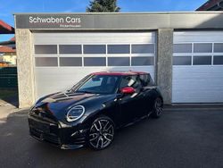 Midnightblack Gebraucht 2024 Mini Cooper SE Kleinwagen | 33.666 € (Etwas zu teuer)