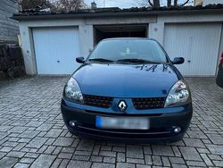 Blau Gebraucht 2002 Renault Clio II Kleinwagen | 1.800 € (Fairer Preis)
