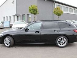 Black sapphire metallic Gebraucht 2023 BMW 320 Kombi | 25.980 € (Guter Preis)