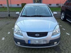 Grau Gebraucht 2009 Kia Rio Vision Limousine | 3.499 € (Fairer Preis)