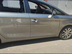 Beige Gebraucht 2013 Kia Carens Spirit Van / Kleinbus | 5.900 € (Fairer Preis)