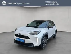 Platinweiss metallic, da Gebraucht 2025 Toyota Yaris Cross Plus SUV | 32.850 € (Teuer)