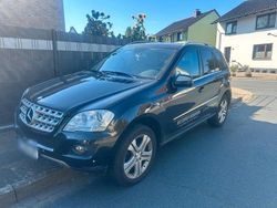 Schwarz Gebraucht 2009 Mercedes ML320 SUV | 9.900 €