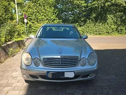 Silber Gebraucht 2002 Mercedes E270 Elegance Limousine | 2.899 € (Guter Preis)