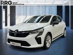 Arktisweiß Gebraucht 2024 Renault Clio V Evolution Limousine | 16.290 € (Fairer Preis)