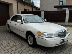 Weiß Gebraucht 2001 Lincoln Town Car Limousine | 10.800 €