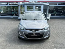 Grau Gebraucht 2012 Hyundai i20 Edition Limousine | 5.999 € (Fairer Preis)