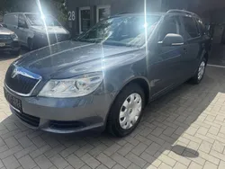 Grau Gebraucht 2013 Skoda Octavia Ambition Kombi | 7.990 € (Guter Preis)