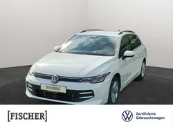 Pure white (weiss) Gebraucht 2024 VW Golf VIII Life Kombi | 24.888 € (Fairer Preis)